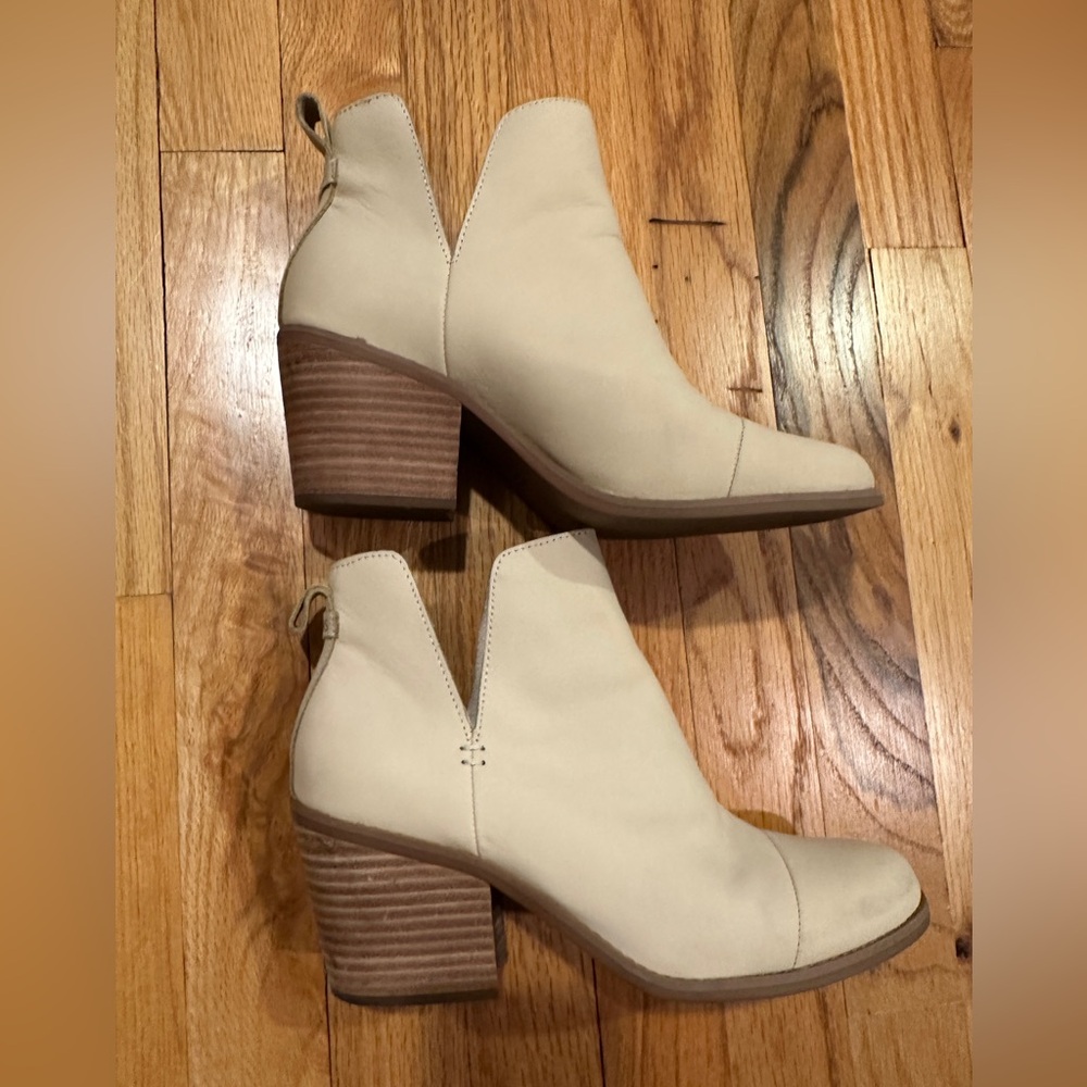 Toms Cream leather Ankle Booties, Boots wood heel 8